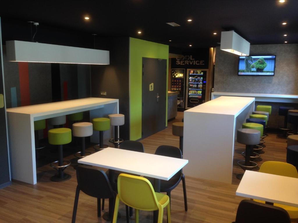 Ibis Budget Caen Centre Gare Exterior foto